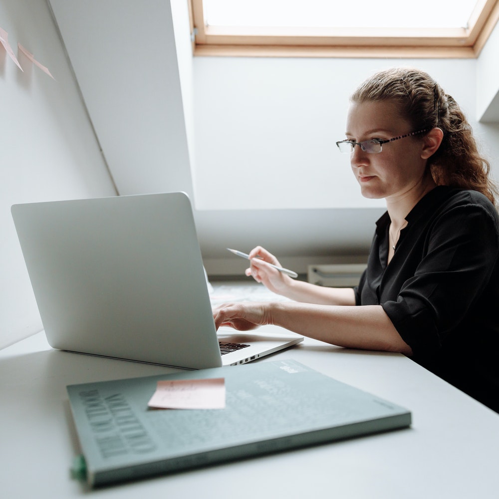 Introducción, desplazamiento del cursor, selección y operaciones con el texto del documento.
